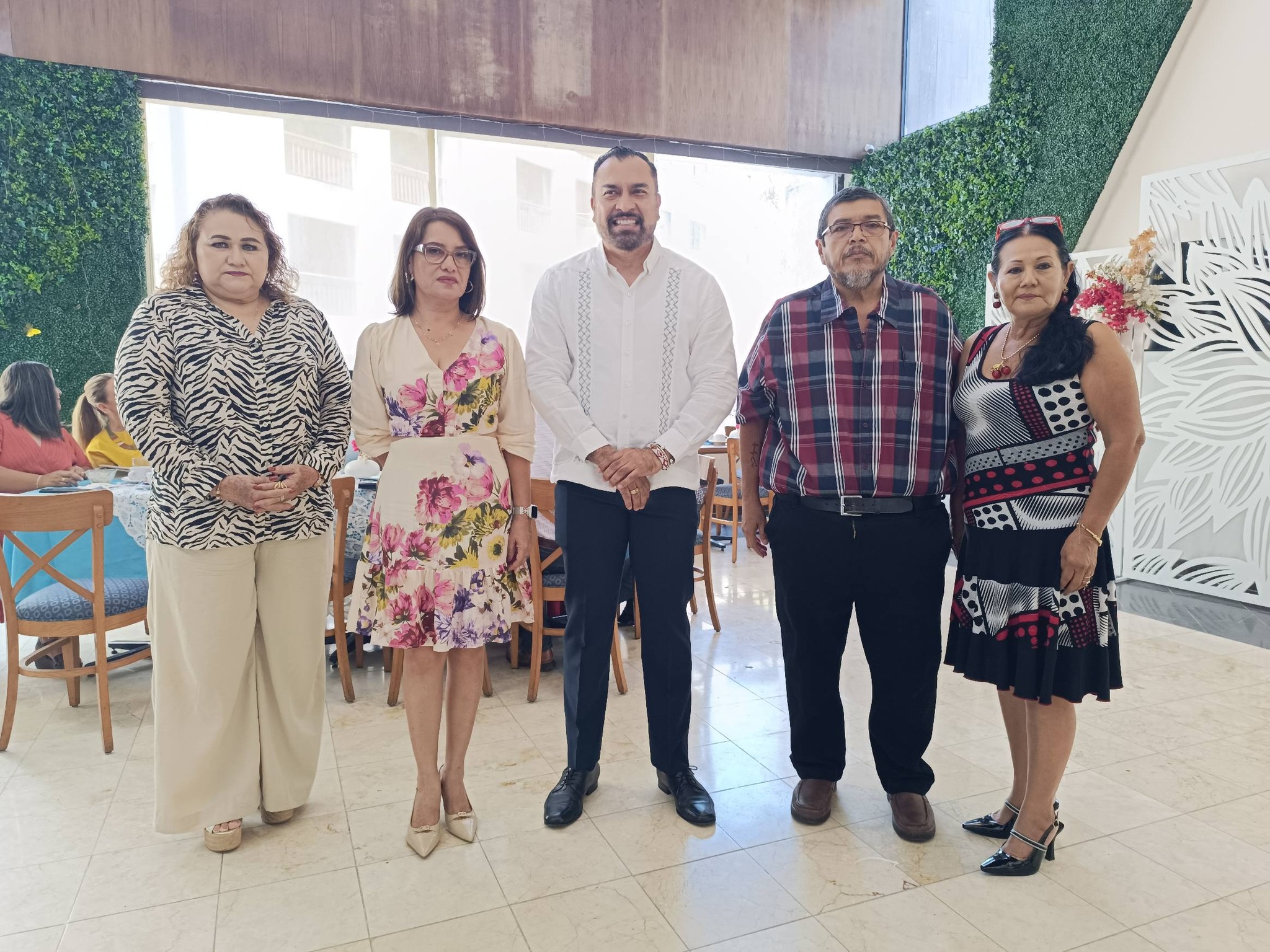 EL INSTITUTO TECNOLÓGICO DE LA ZONA MAYA CONMEMORA EL DÍA DE LAS Y LOS TRABAJADORES AL SERVICIO DE LA EDUCACIÓN